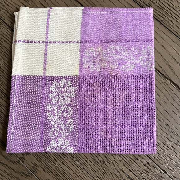 Linen Tablecloth with 4 napkins - Picture 2 of 3